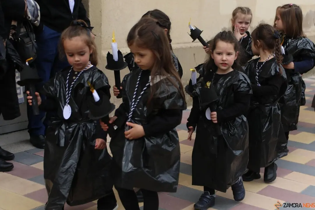 Colegio Nuestra Señora del Rocío - Fundación Amor de Dios, procesión de Nuestra Madre de las Angustias