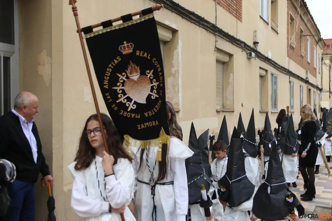 Colegio Nuestra Señora del Rocío - Fundación Amor de Dios, procesión de Nuestra Madre de las Angustias