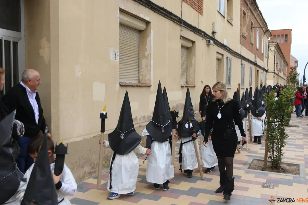 Colegio Nuestra Señora del Rocío - Fundación Amor de Dios, procesión de Nuestra Madre de las Angustias