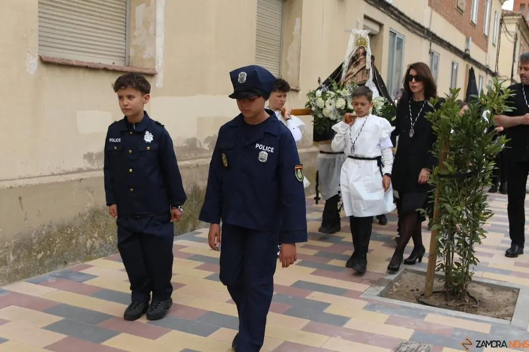 Colegio Nuestra Señora del Rocío - Fundación Amor de Dios, procesión de Nuestra Madre de las Angustias