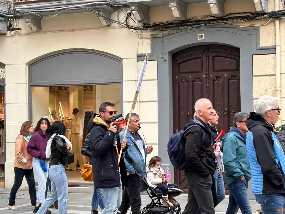 Protesta de los bomberos y policías municipales de Zamora