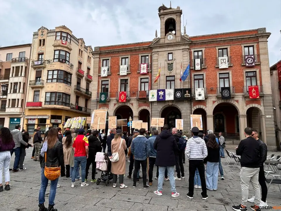 Protesta de los bomberos y policías municipales de Zamora