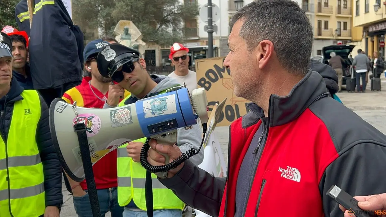 Protesta de los bomberos y policías municipales de Zamora