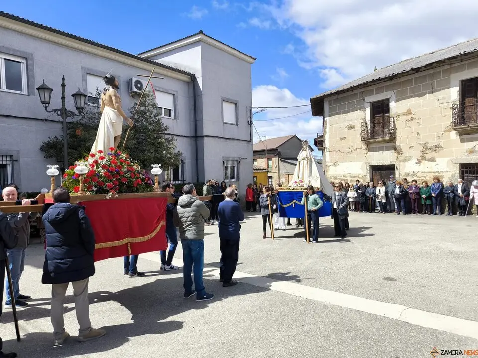 Mombuey celebra el Encuentro de la esperanza en un Domingo de Resurrección lleno de emoción
