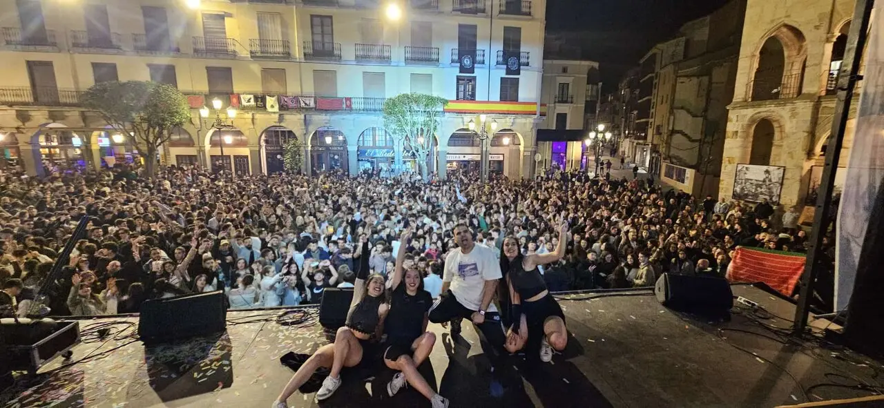 Domingo de Resurección en la Plaza Mayor de Zamora  (3)