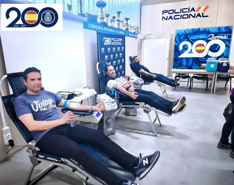 campaña de donación de sangre en la policia Nacional de Zamora