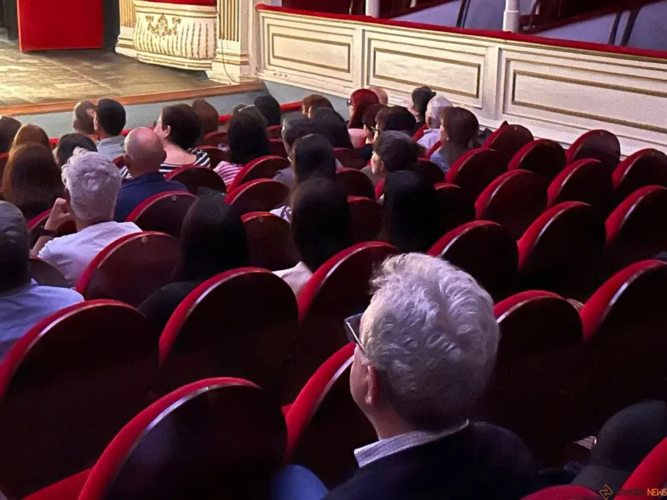 Un Sublime Error, Teatro Principal