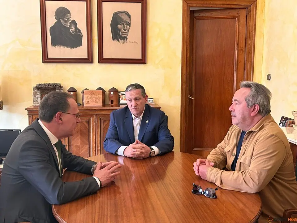 El subdelegado del Gobierno en Zamora, Ángel Blanco, el alcalde de la capital, Francisco Guarido, y el presidente de la Diputación Provincial, Javier Faúndez