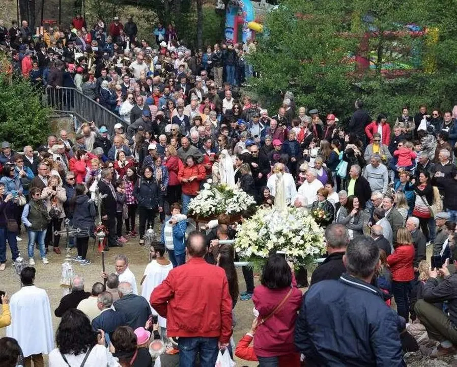 La 'Fiestiña' vuelve a unir a España y Portugal a orillas del río Manzanas