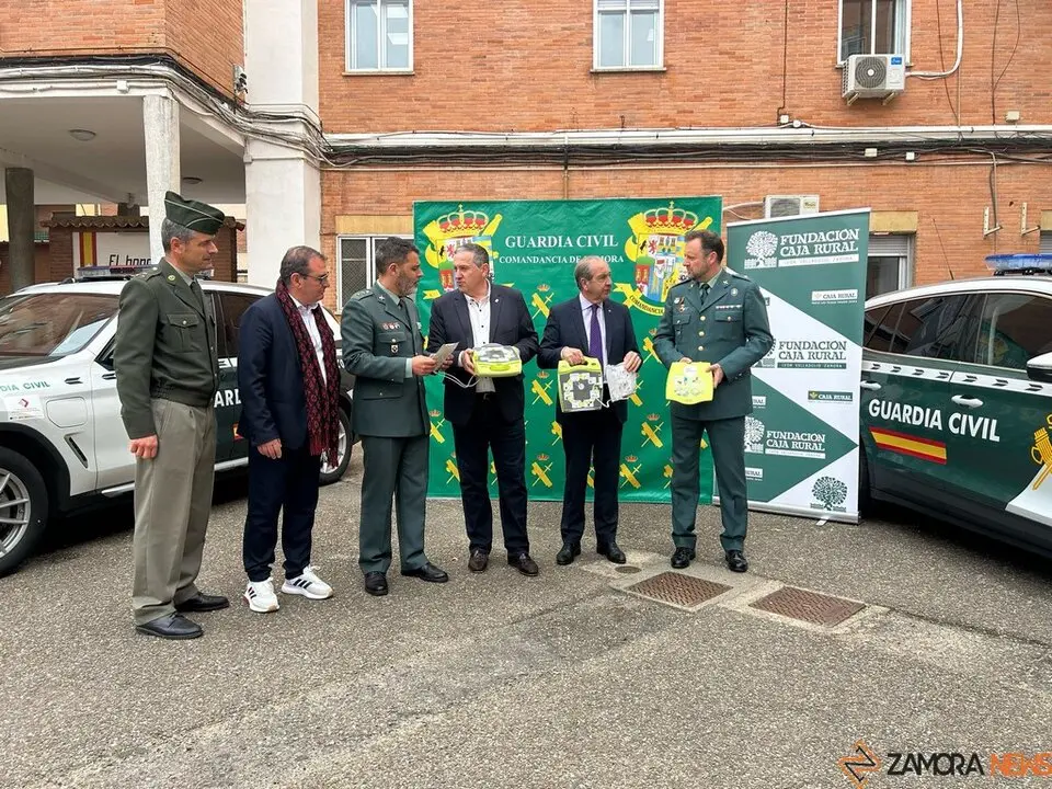 Desfribiladores Comandancia de la guardia civil3