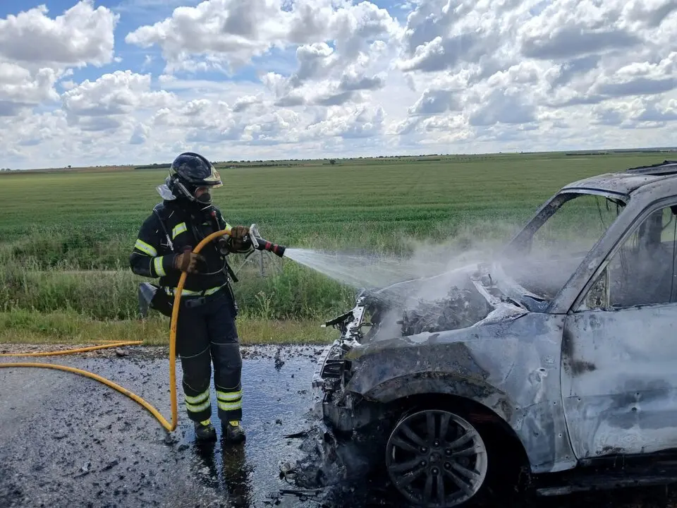 incendio vehículo en Cotanes