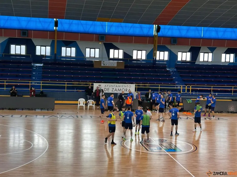 Entrenamiento a puerta abierta. BM Zamora