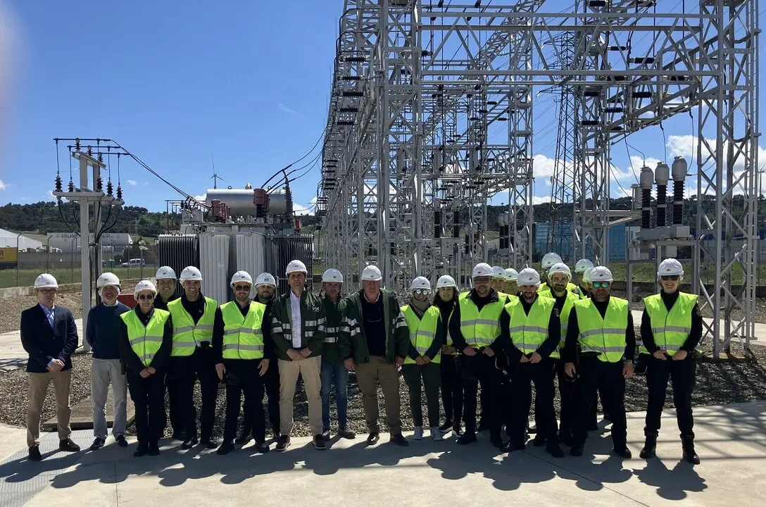 2025-05-15.- Visita de los agentes a la subestación palentina Los Angeles