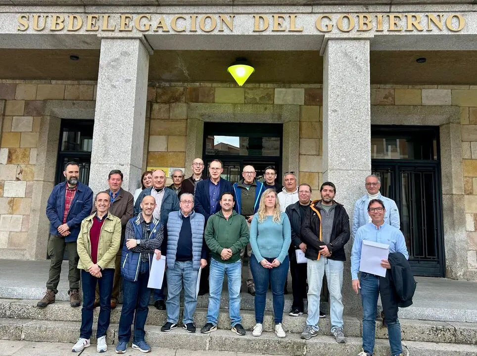 Diez radioaficionados del REMER premiados por su servicio público