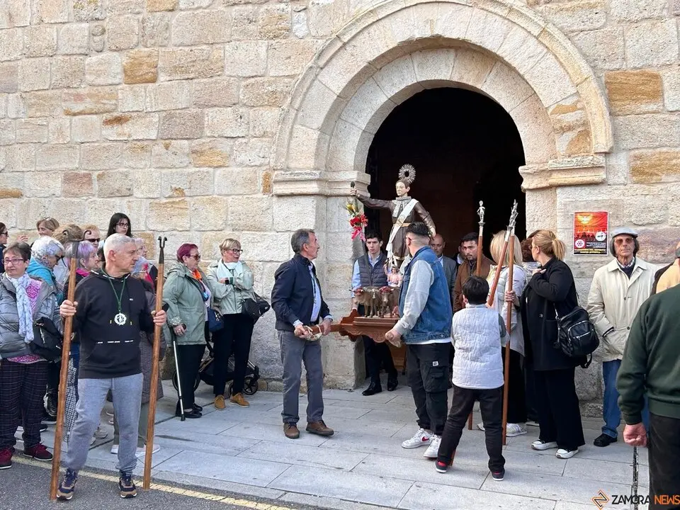 Procesión y bendición de campos en el barrio de San Isidro en Zamora