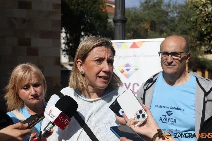 Isabel Blanco en la marcha solidaria Azayca