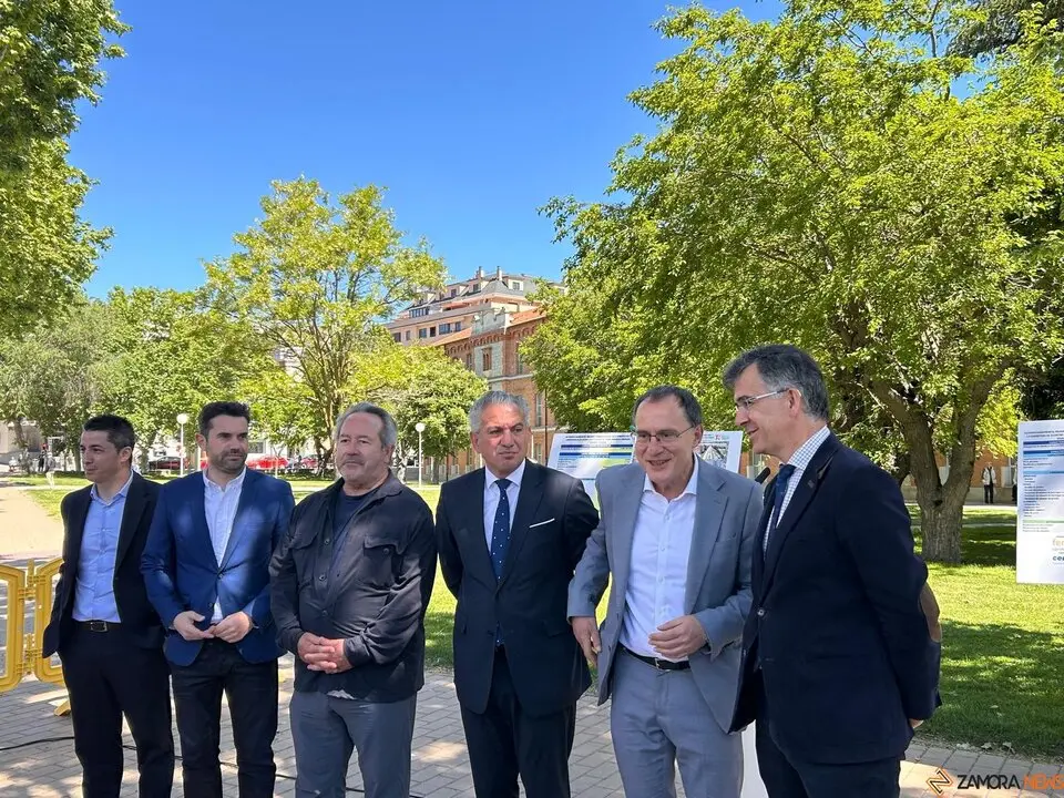 El delegado del Gobierno, Nicanor Sen, visita las obras de humanización de la travesía de la N-122 en Zamora