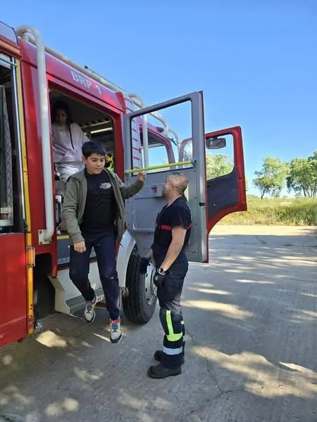 Estudiantes británicos, bomberos de Tierras de Aliste