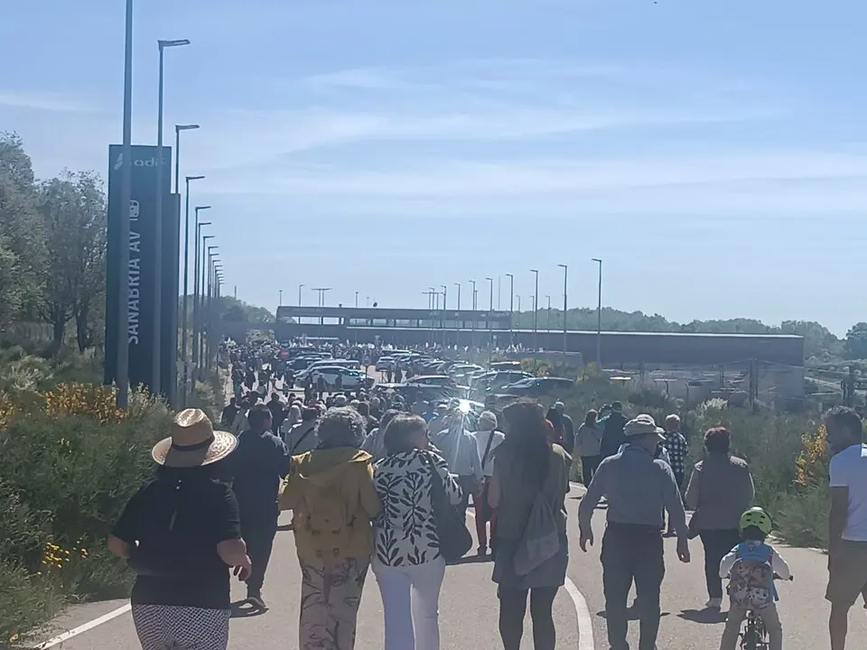 Miles de voces se alzan en Otero contra el recorte ferroviario