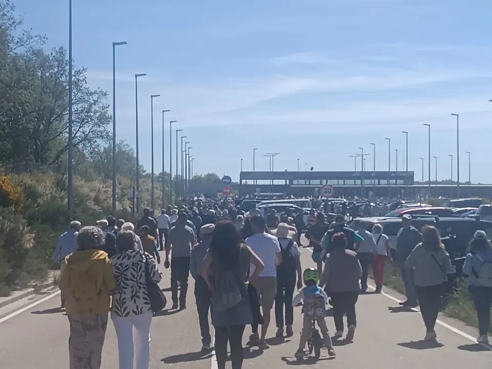 Miles de voces se alzan en Otero contra el recorte ferroviario