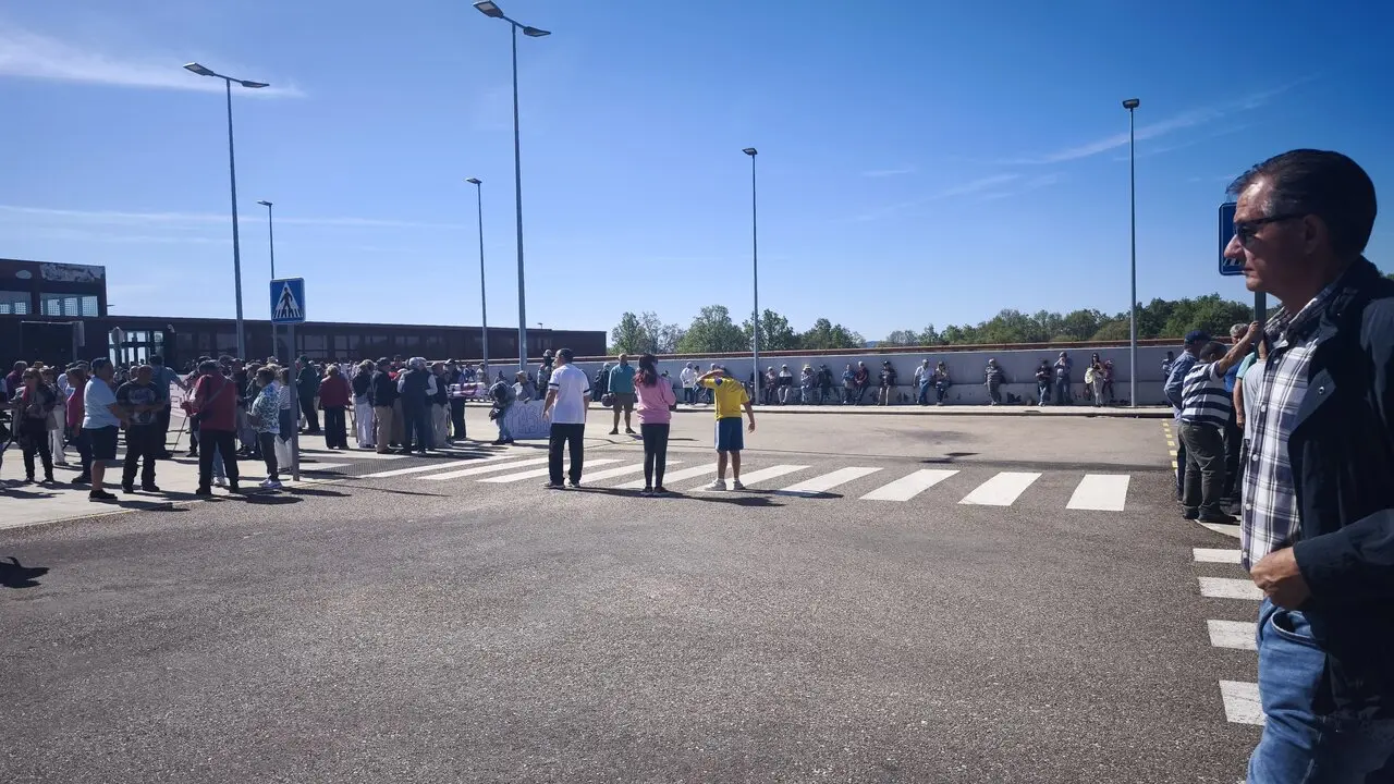 Miles de voces se alzan en Otero contra el recorte ferroviario