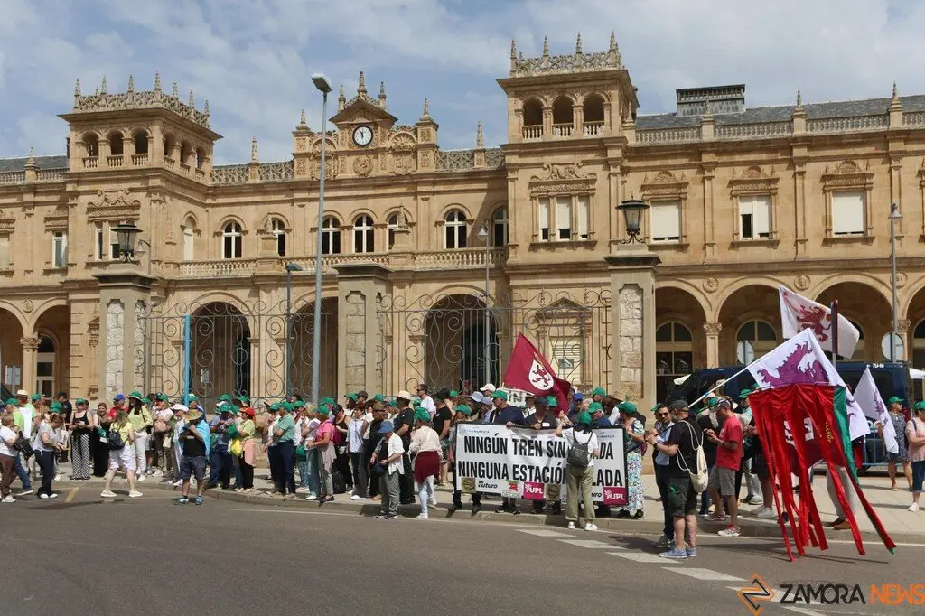 Manifestación contra supresión tren Zamora_16