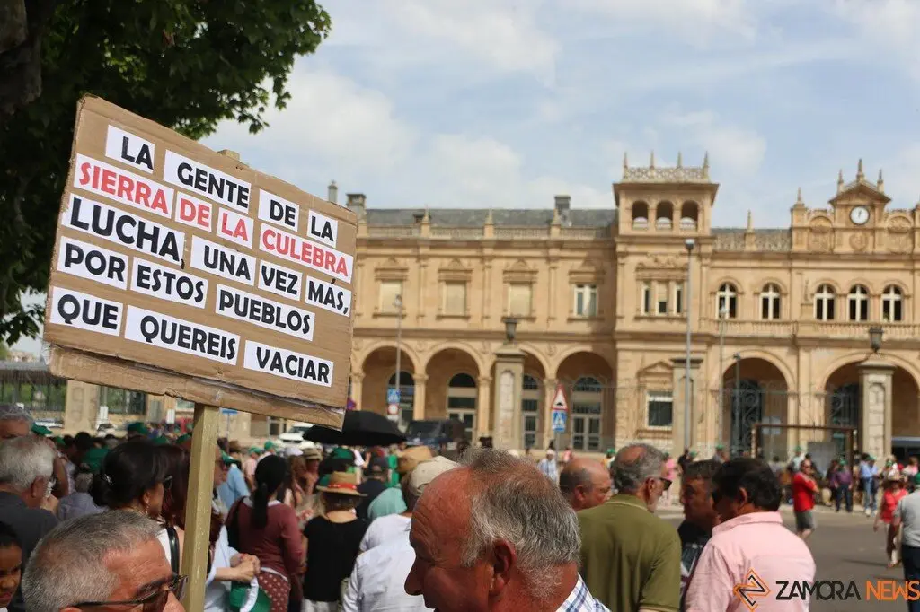 Manifestación contra supresión tren Zamora_23