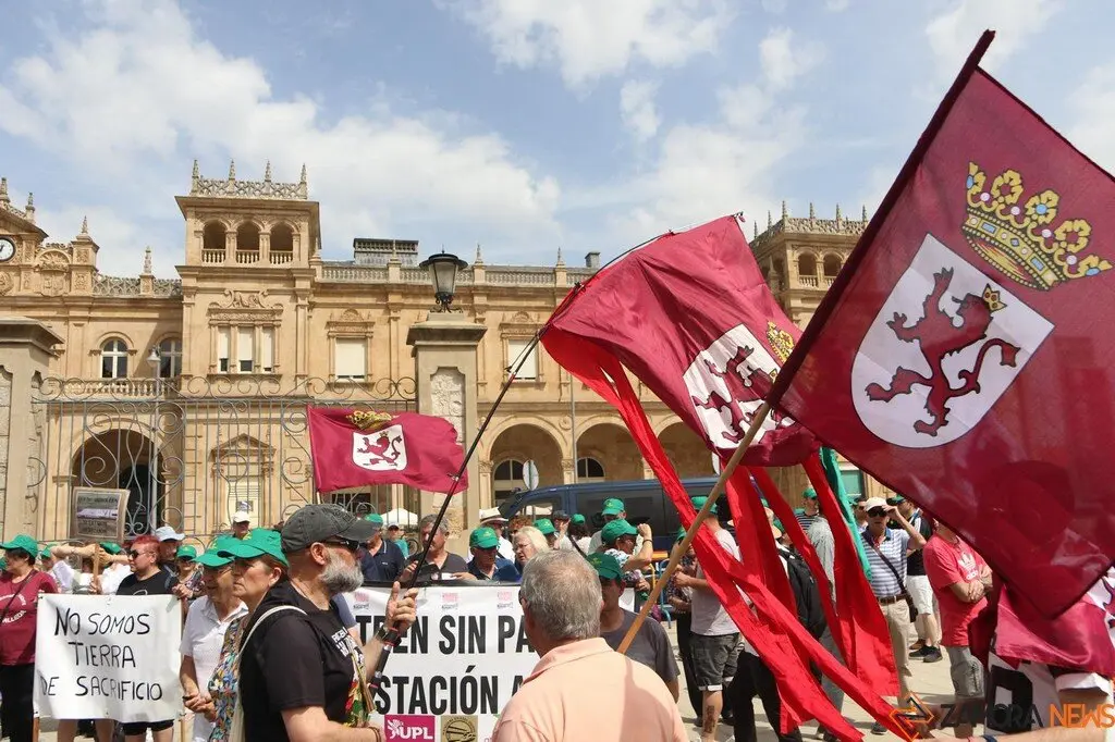 Manifestación contra supresión tren Zamora_24