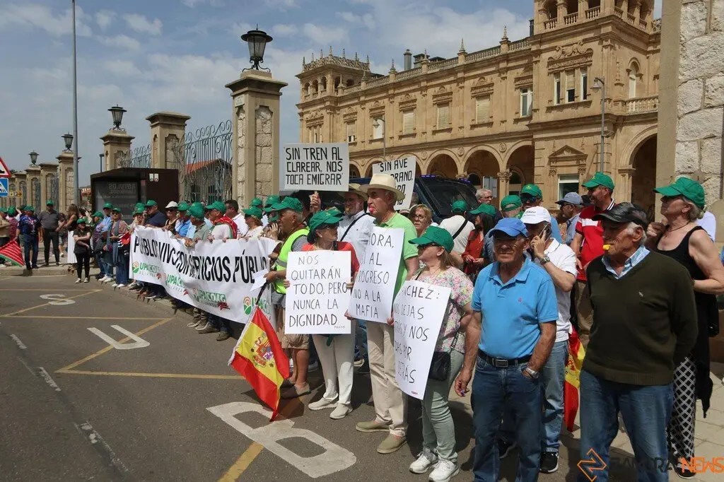Manifestación contra supresión tren Zamora_27