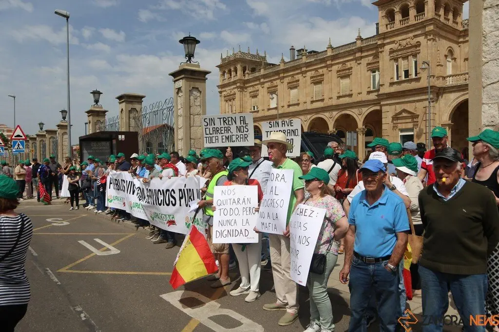 Manifestación contra supresión tren Zamora_28