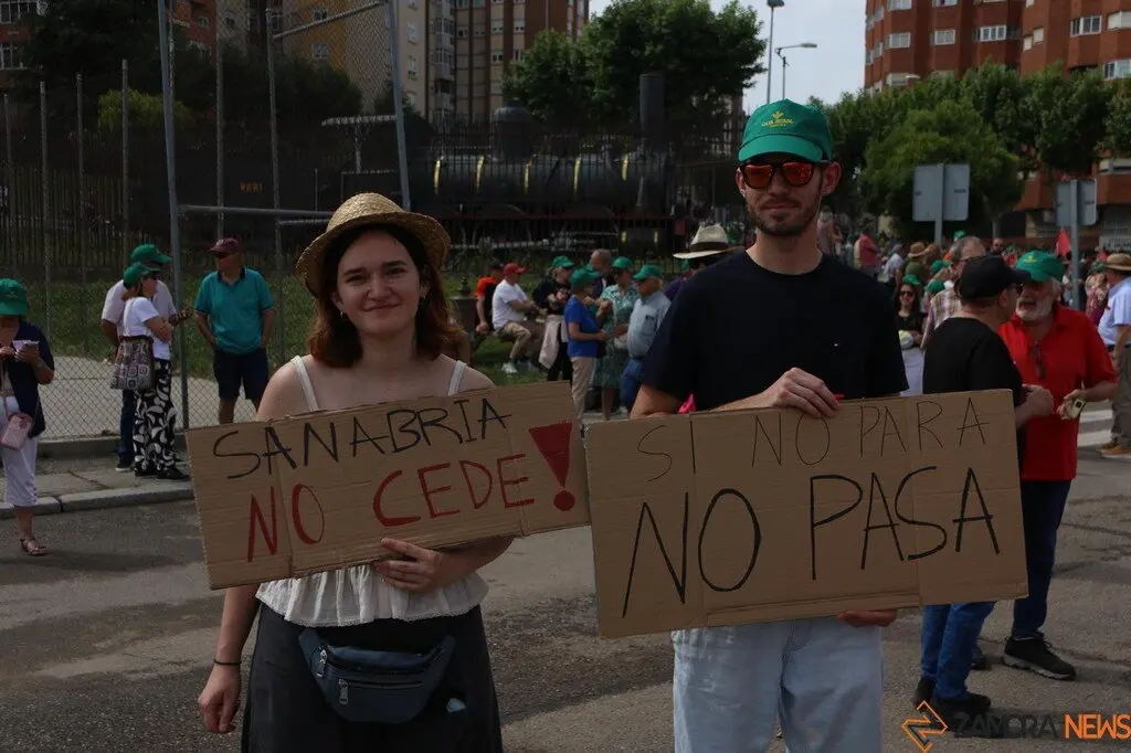 Manifestación contra supresión tren Zamora_2