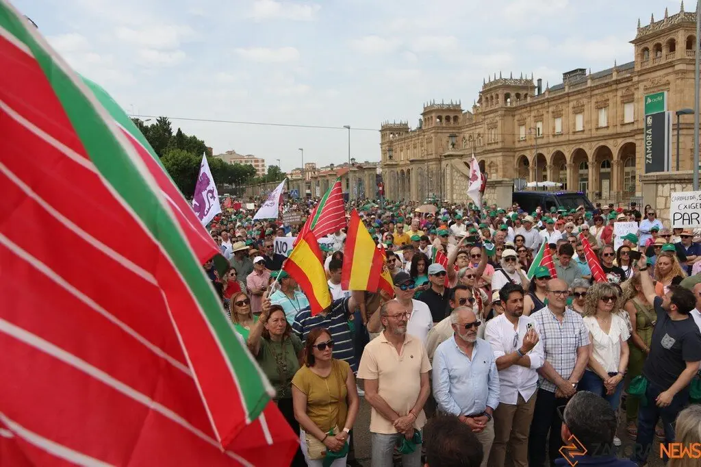 Manifestación contra supresión tren Zamora_19