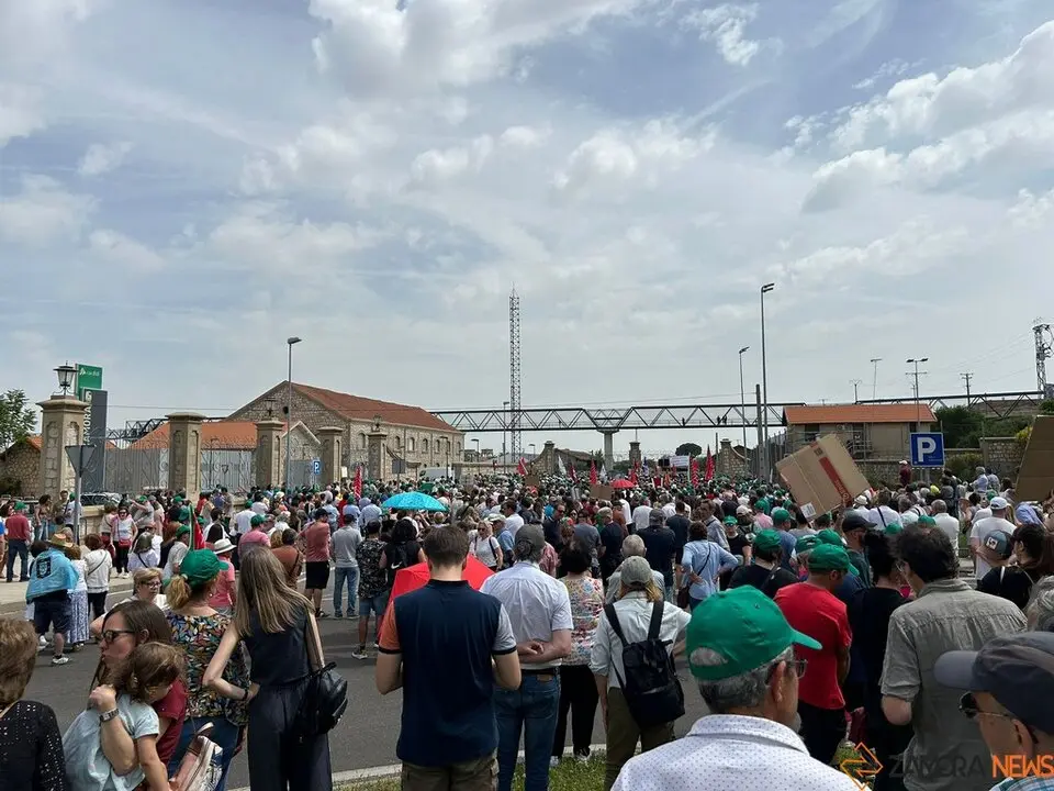 Manifestación contra supresión tren Zamora_20