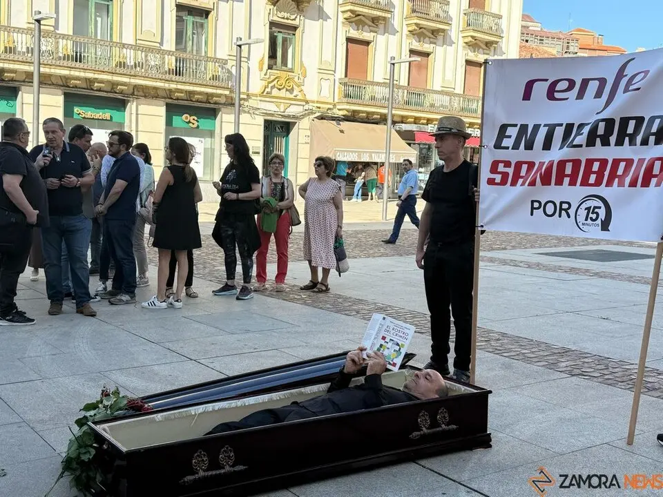 Zamora exige el regreso del AVE