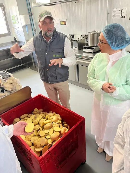 La consejera de Agricultura, Ganadería y Desarrollo Rural visita las instalaciones de Hijolusa en León