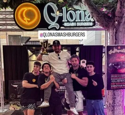 Qlona, The Burger Cup