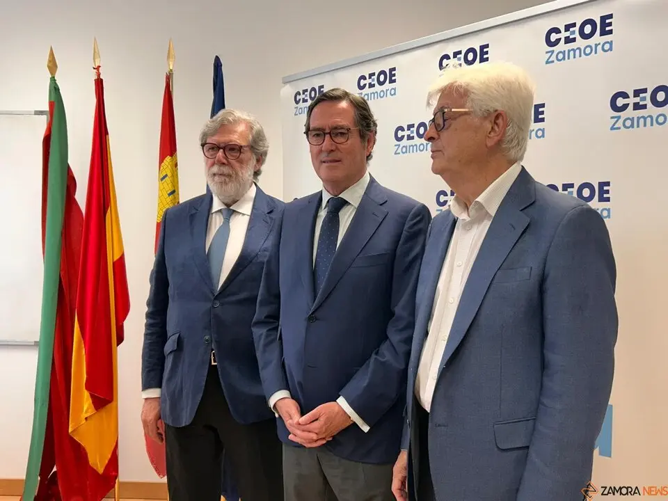 CEOE. José María Esbec, Santiago Aparicio y Antonio Garamendi