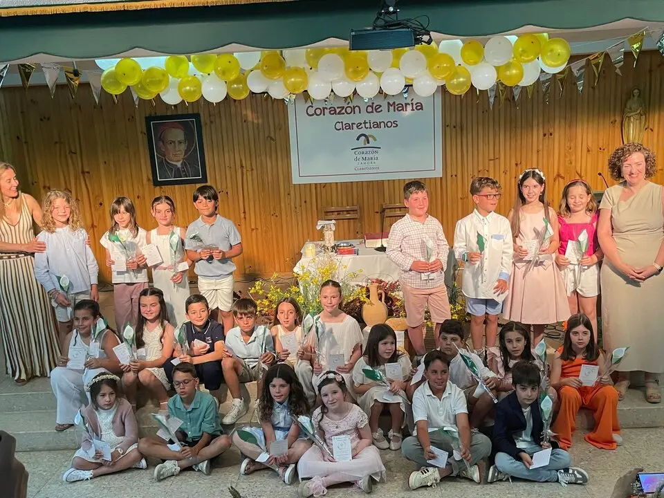 Los alumnos del Colegio Corazón de María toman su primera comunión - imagen de redes sociales