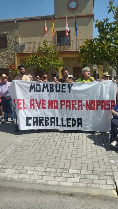 paron por el tren en la zona de Sanabria (8)