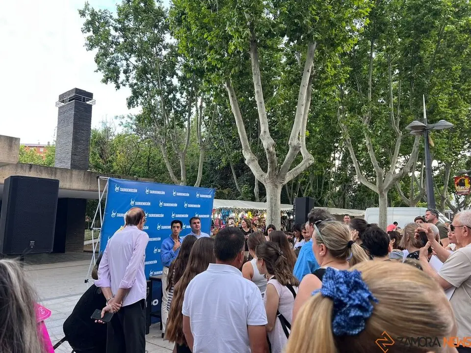 Marco Pérez se encuentra con los aficionados zamoranos _7