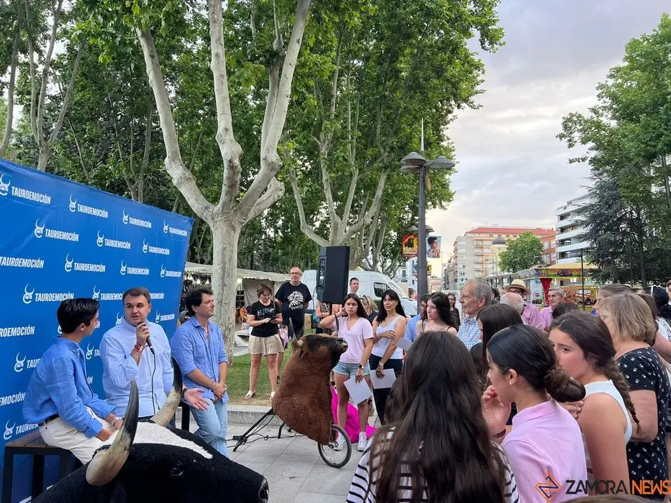 Marco Pérez se encuentra con los aficionados zamoranos _15