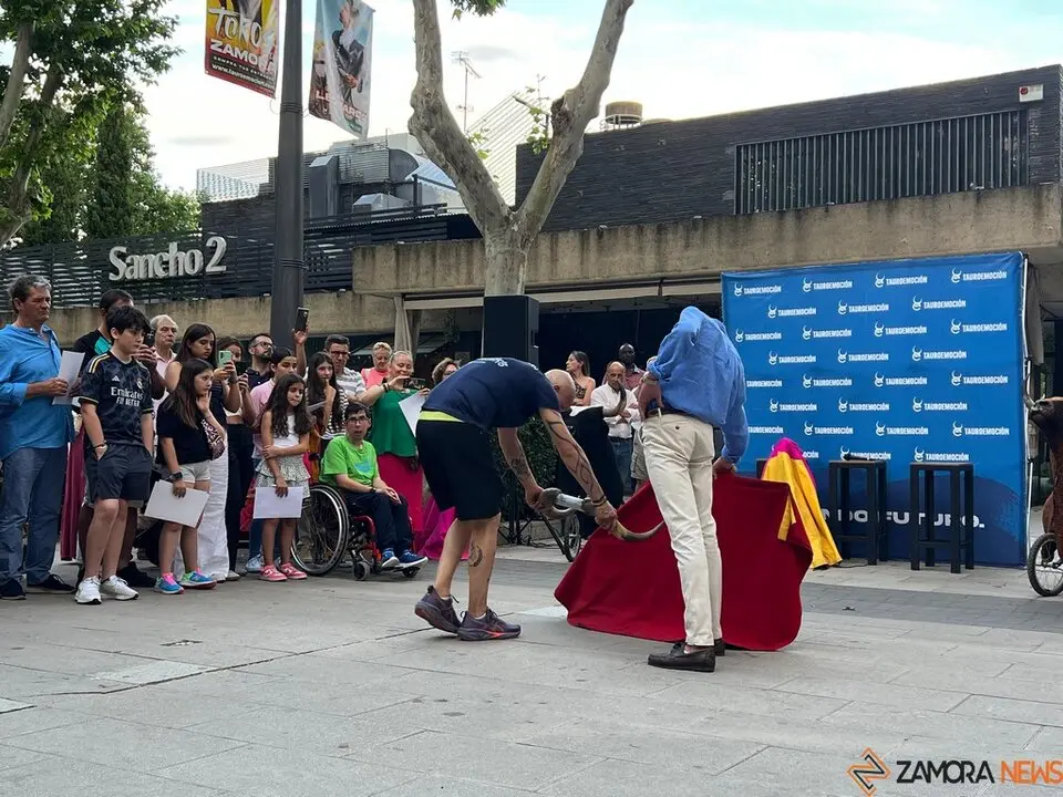 Marco Pérez se encuentra con los aficionados zamoranos _24