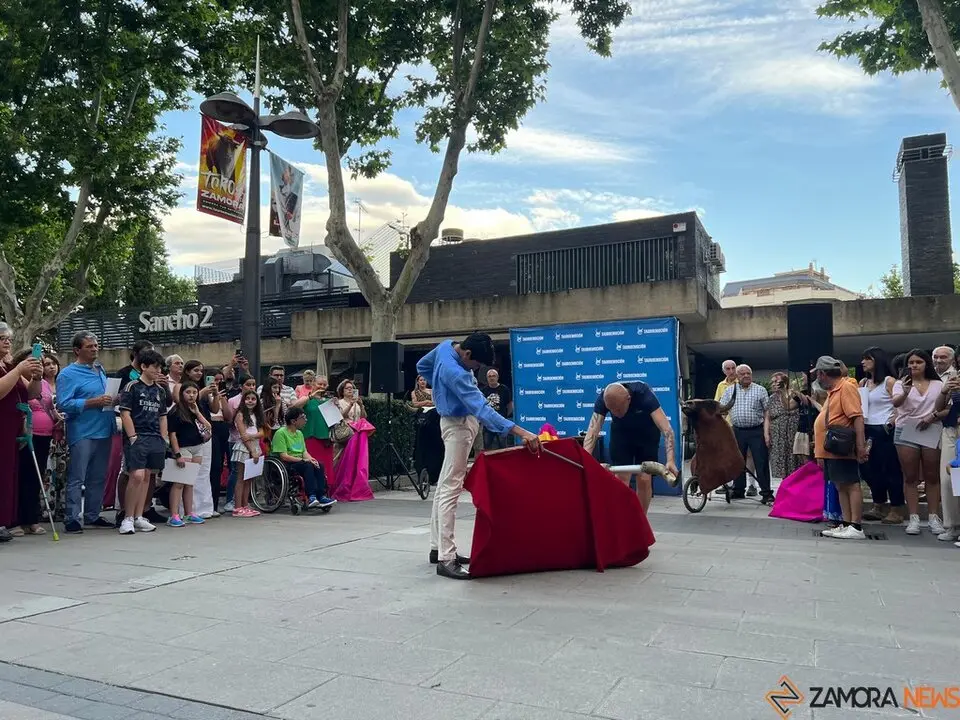 Marco Pérez se encuentra con los aficionados zamoranos _25