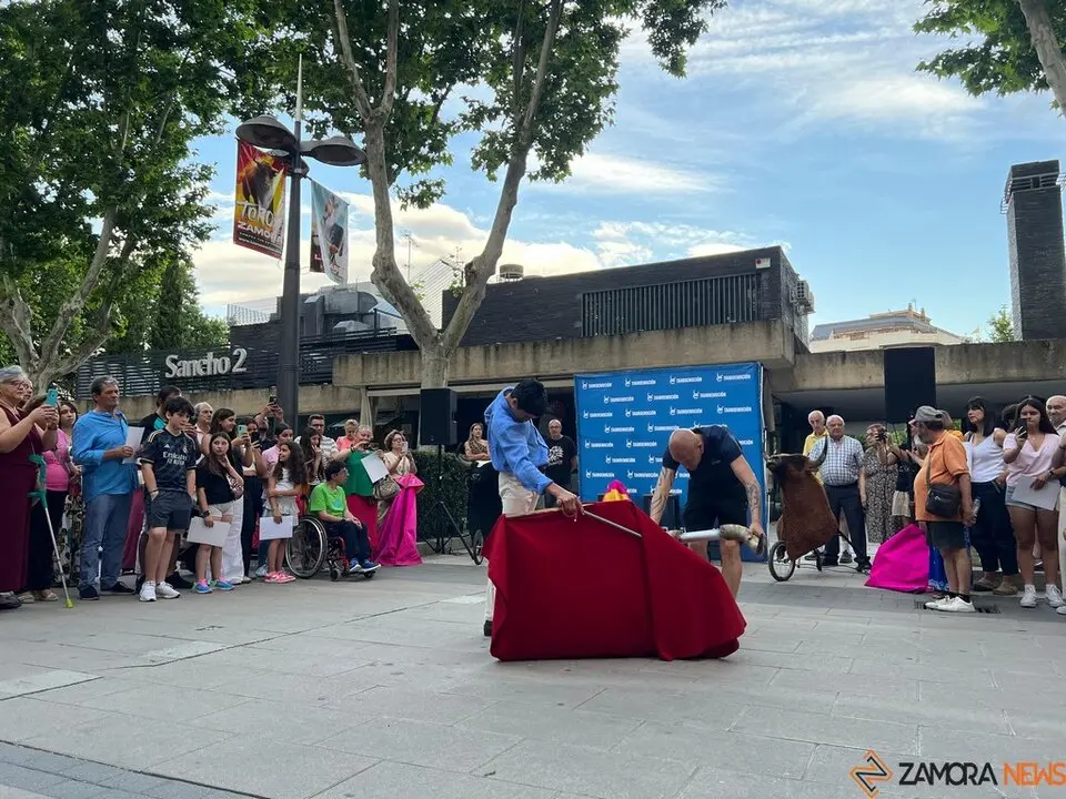 Marco Pérez se encuentra con los aficionados zamoranos _27