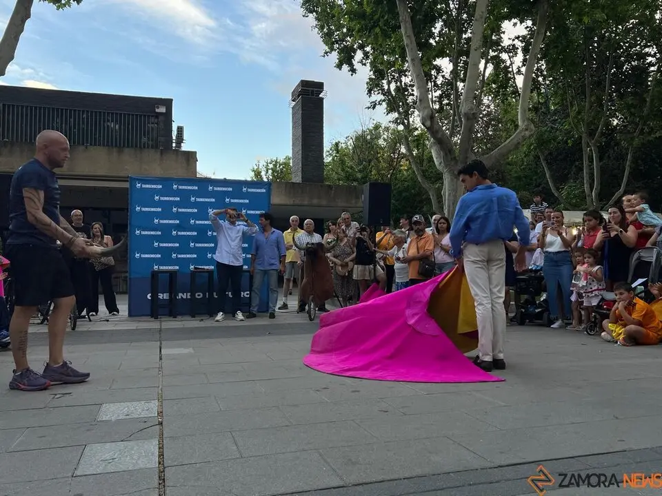 Marco Pérez se encuentra con los aficionados zamoranos _32