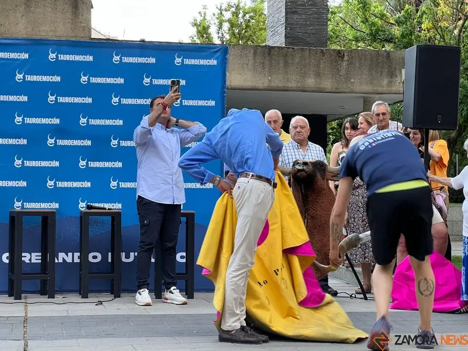 Marco Pérez se encuentra con los aficionados zamoranos _35