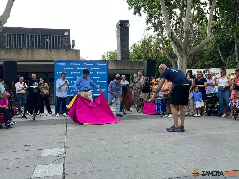 Marco Pérez se encuentra con los aficionados zamoranos _39