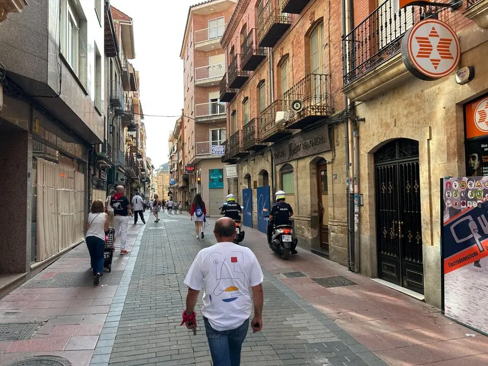 Agentes de Policía Local, Guardia Civil y voluntarios velaron por la seguridad durante unas fiestas del Toro Enmaromado que reunieron a miles de personas en Benavente