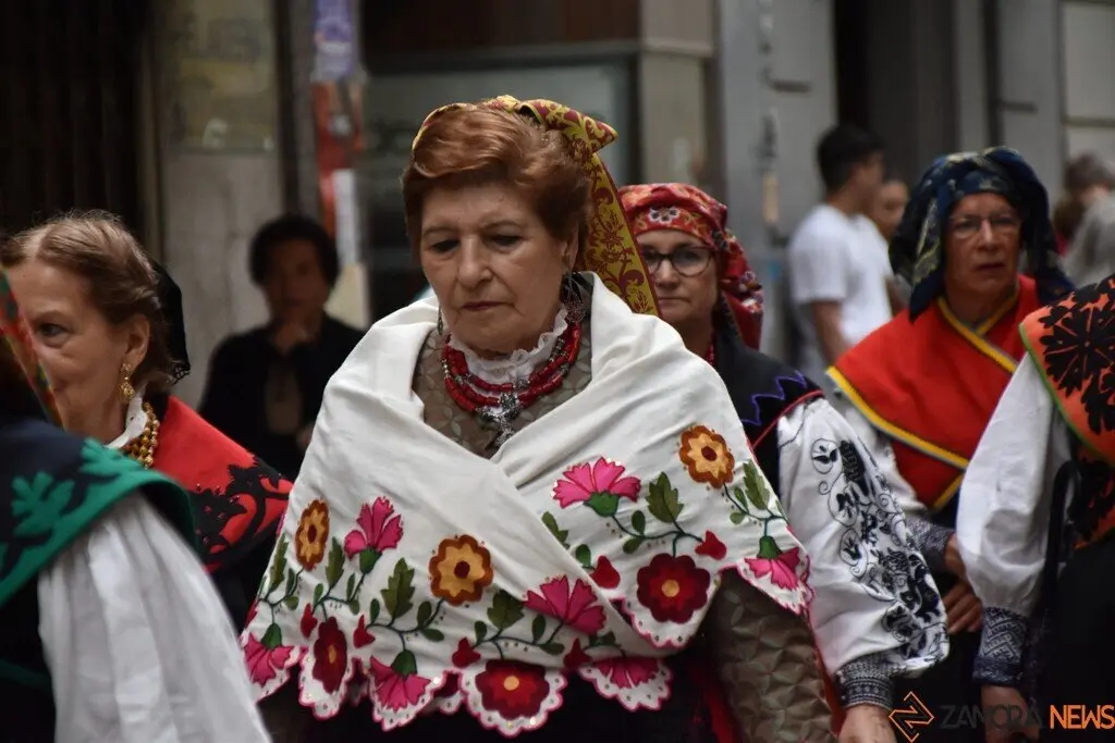 desfile indumentaria tradicional_48
