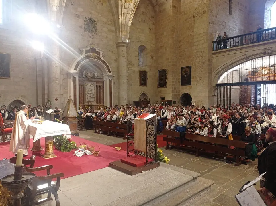 Misa Indumentaria tradicional zamorana